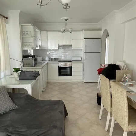 Apartment Lakeside Gardens - 2 Bedroom - Sleeps 6 *